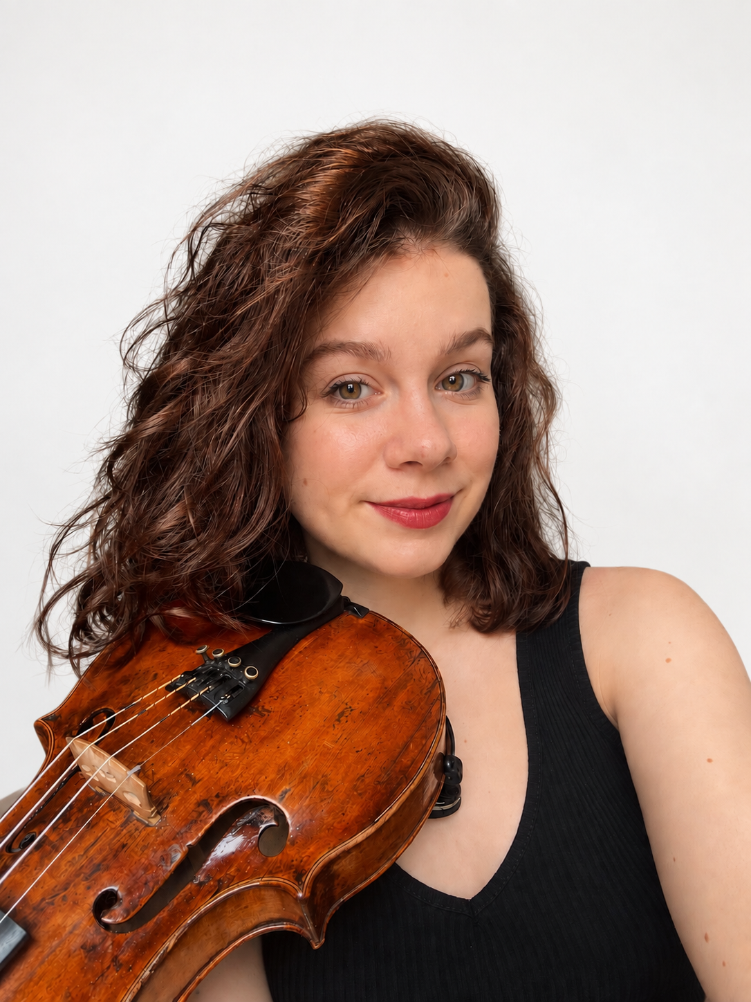 Giulia Schmidt unterrichtet Violine an der Musik- und Kunstschule Berlin | Atelier der Sinne in Charlottenburg. Geigenunterricht für Kinder, Jugendliche und Erwachsene.